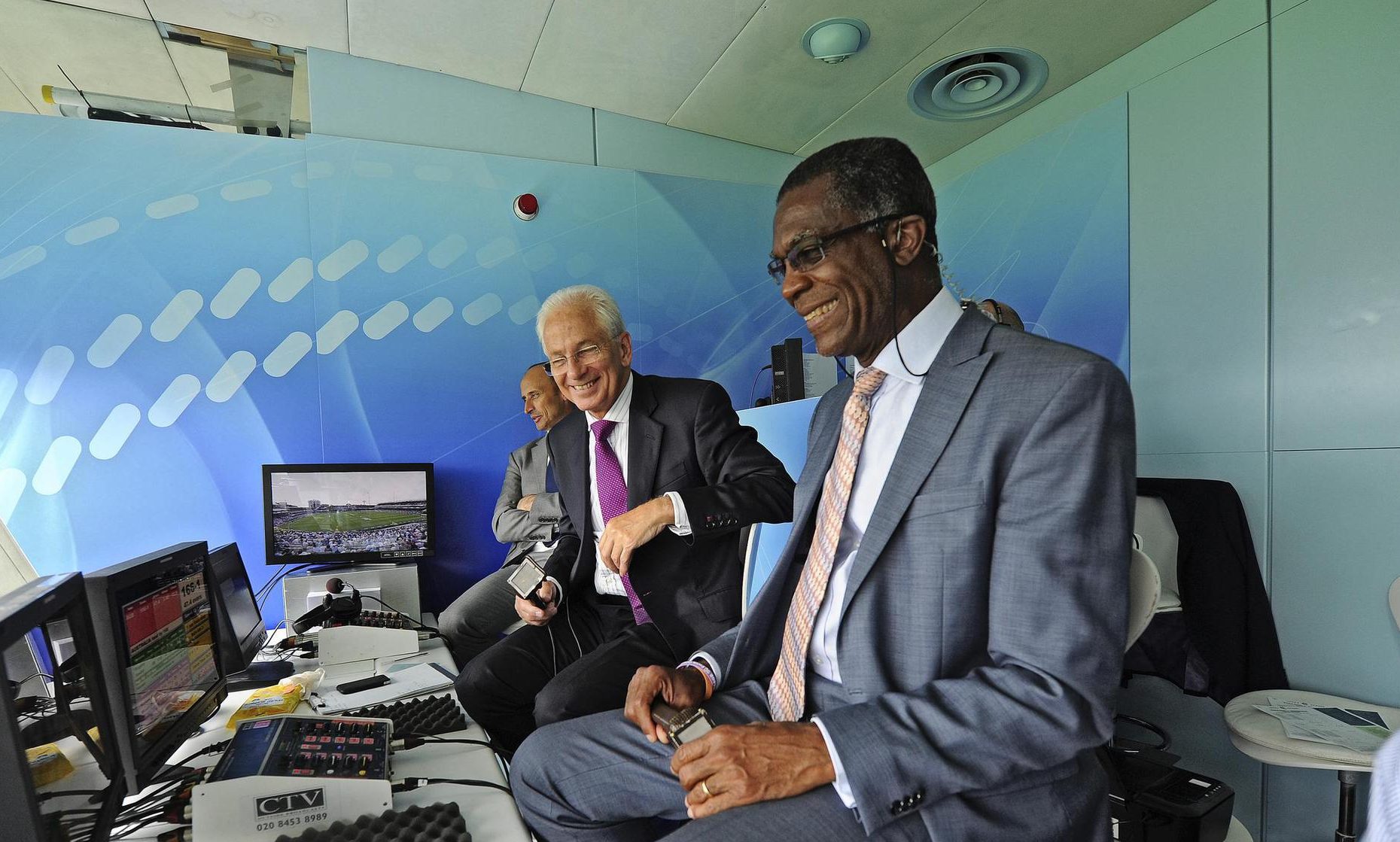 Cricket&rsquo;s bible takes the knee