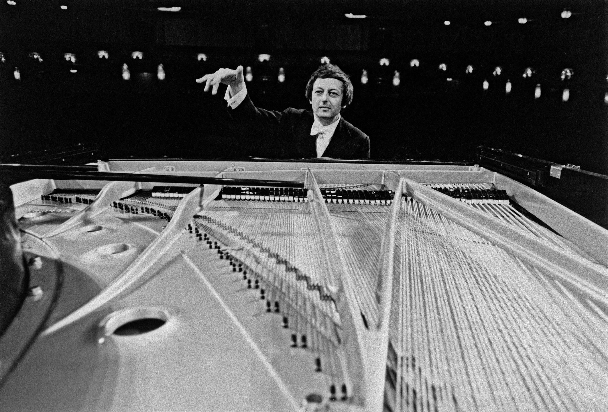 Don&rsquo;t shoot the pianists, protect them