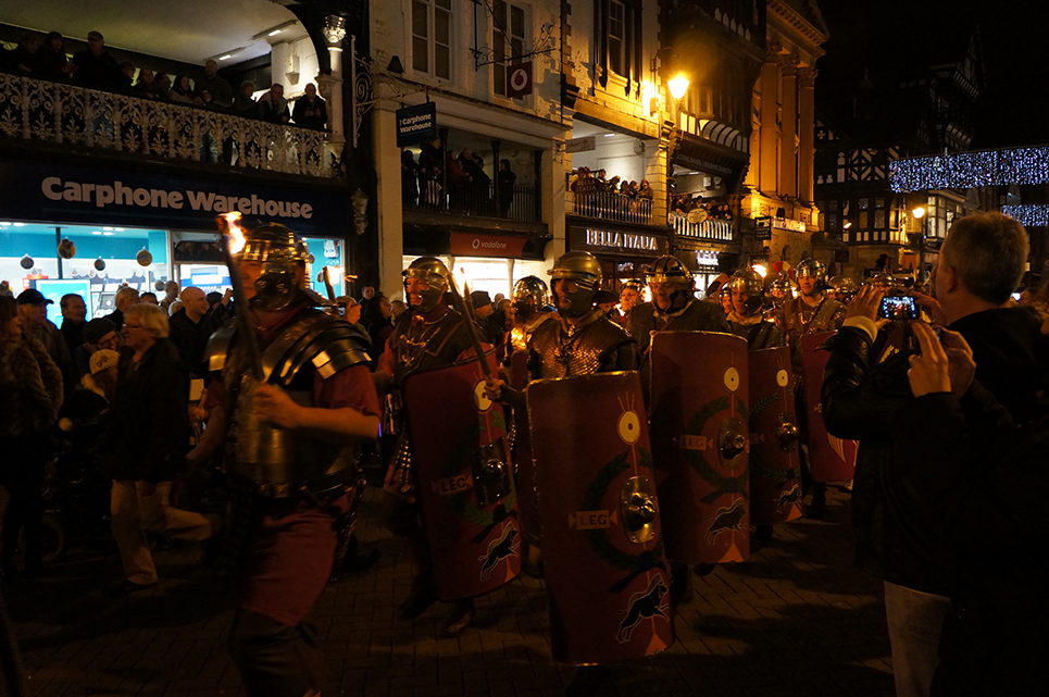Advance, legionaries