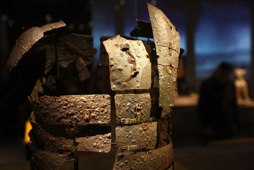 Exhibiting military history